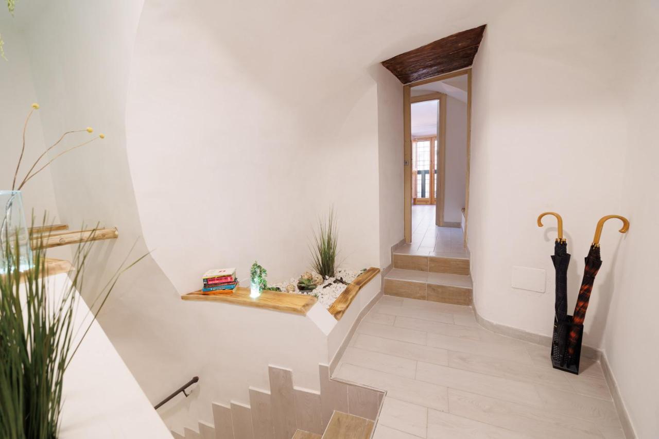 Legno Suite By HouseinNápoles Exterior foto
