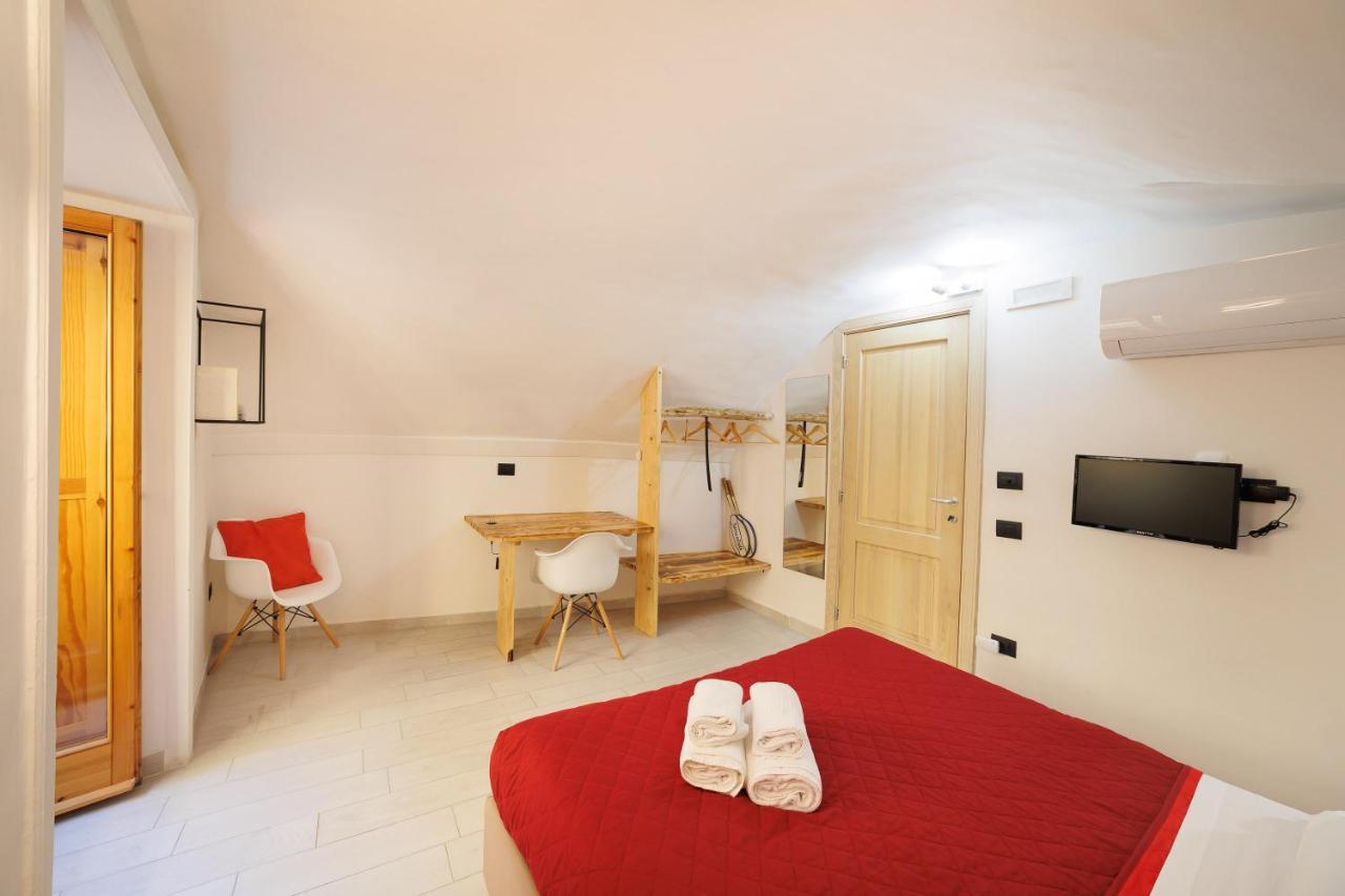 Legno Suite By HouseinNápoles Exterior foto