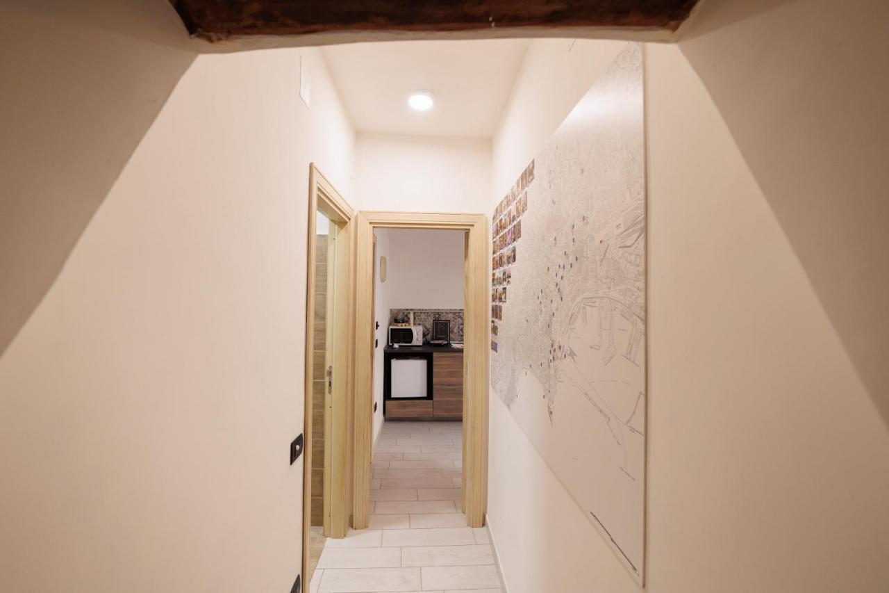 Legno Suite By HouseinNápoles Exterior foto