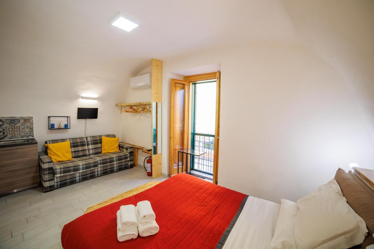 Legno Suite By HouseinNápoles Exterior foto