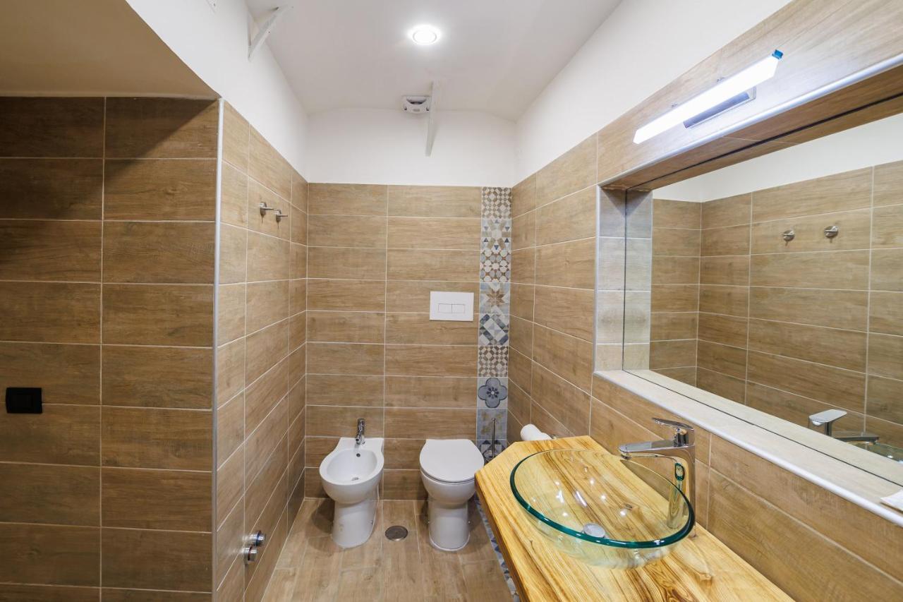 Legno Suite By HouseinNápoles Exterior foto