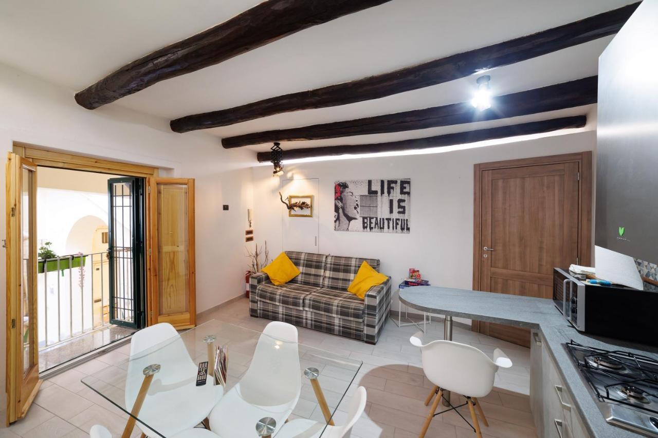 Legno Suite By HouseinNápoles Exterior foto