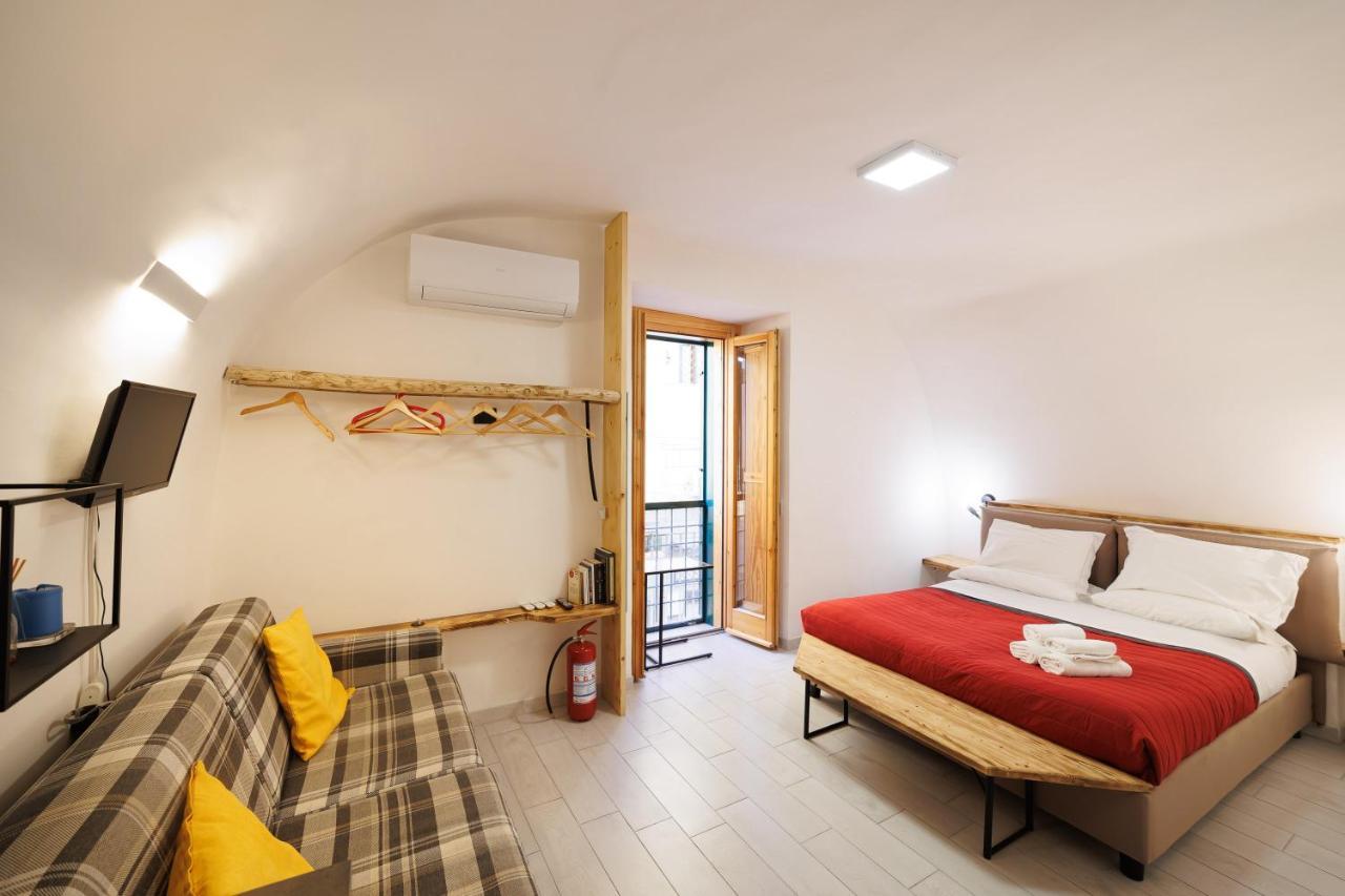 Legno Suite By HouseinNápoles Exterior foto