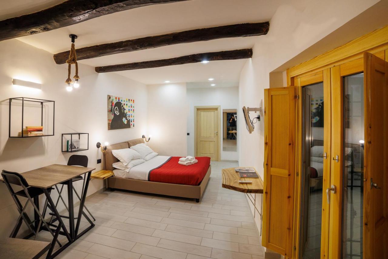 Legno Suite By HouseinNápoles Exterior foto