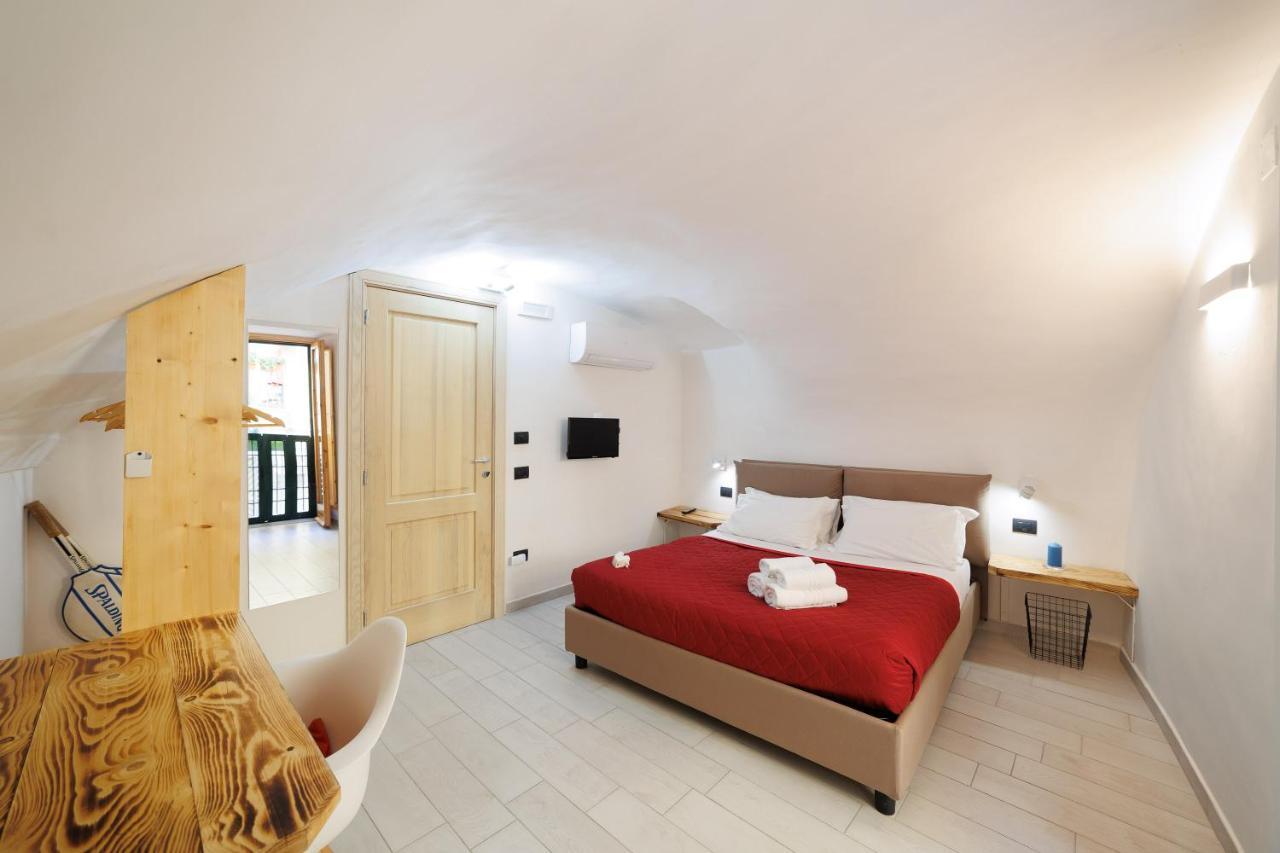 Legno Suite By HouseinNápoles Exterior foto