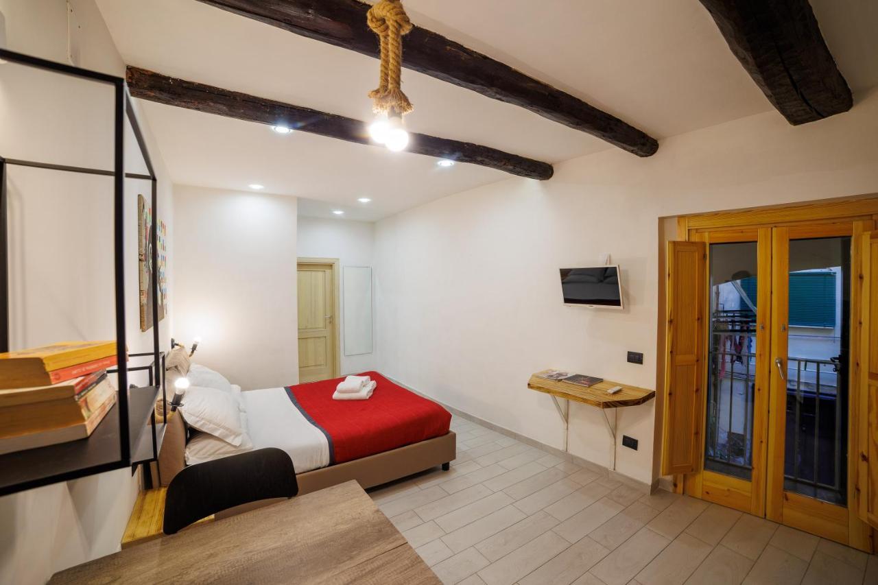 Legno Suite By HouseinNápoles Exterior foto
