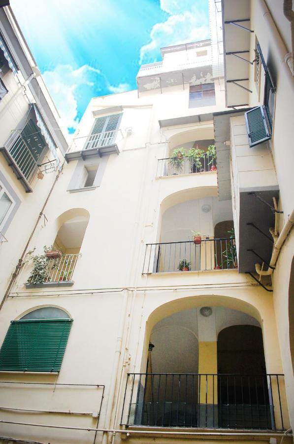 Legno Suite By HouseinNápoles Exterior foto